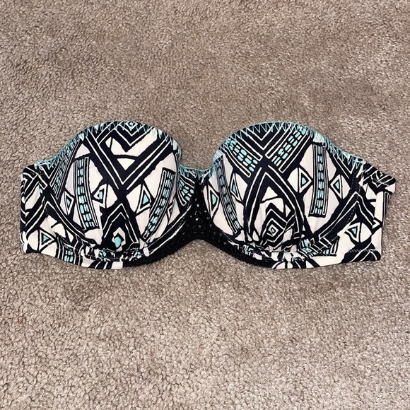 VICTORIA’S SECRET Strapless bikini swim top with mesh and clip in back. Size 34B - Picture 2 of 10